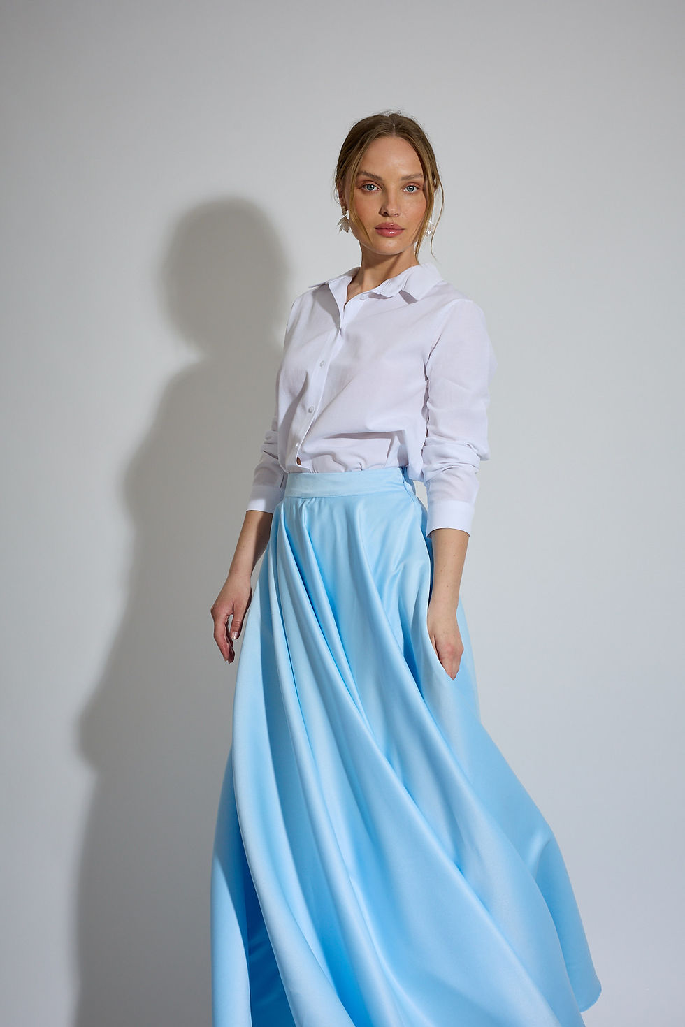 תמונה ממוזערת: חצאית paris 3 צבעים תכלת שחור לבן