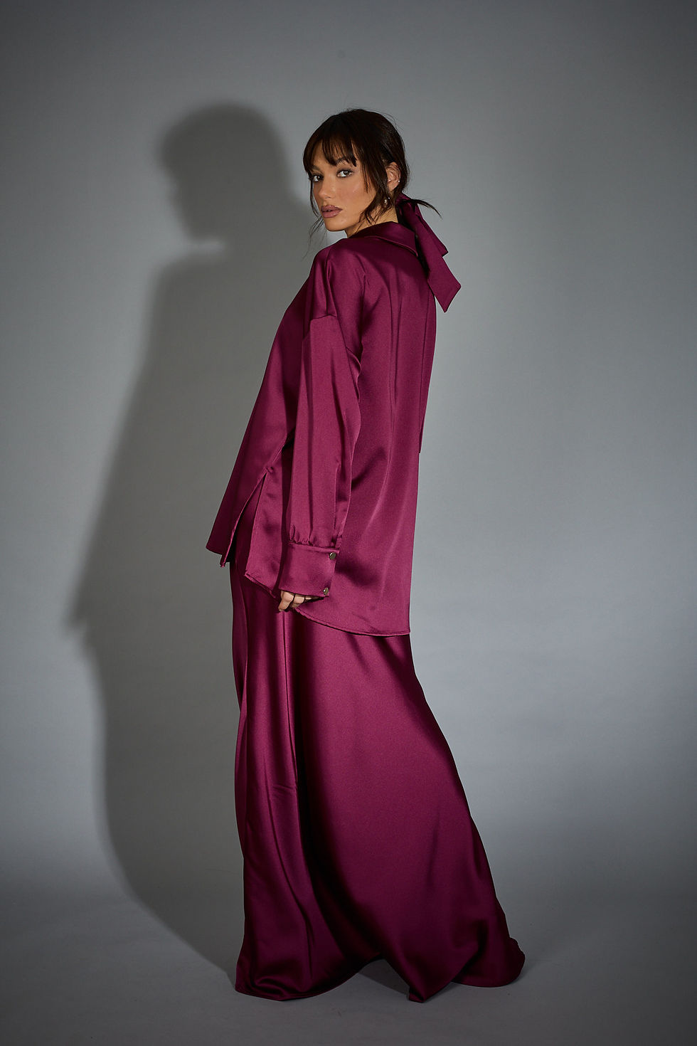 תמונה ממוזערת: דגם Ella סט חצאית חולצה (בורדו)