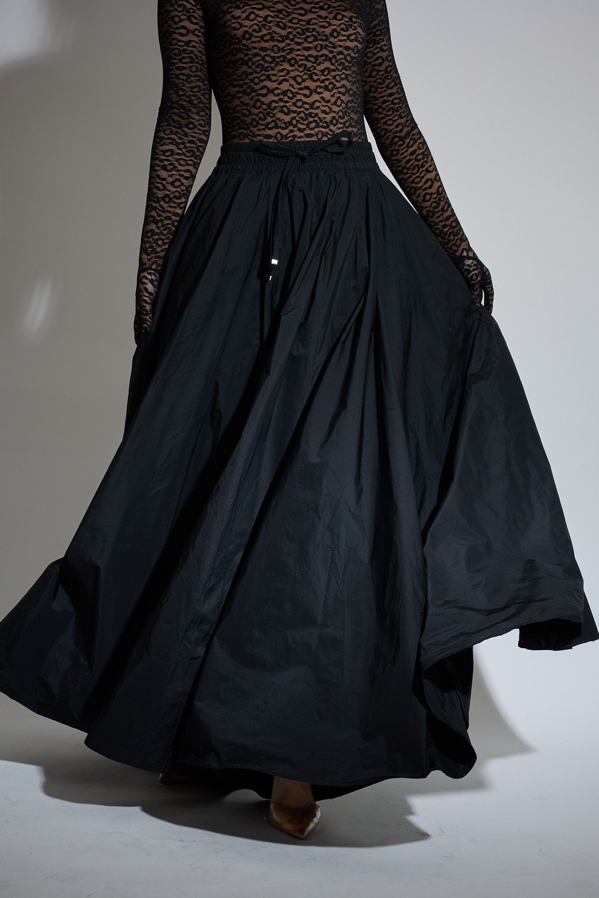 חצאית EDEN שחורה חצאית הדגל חזרה למלאי 