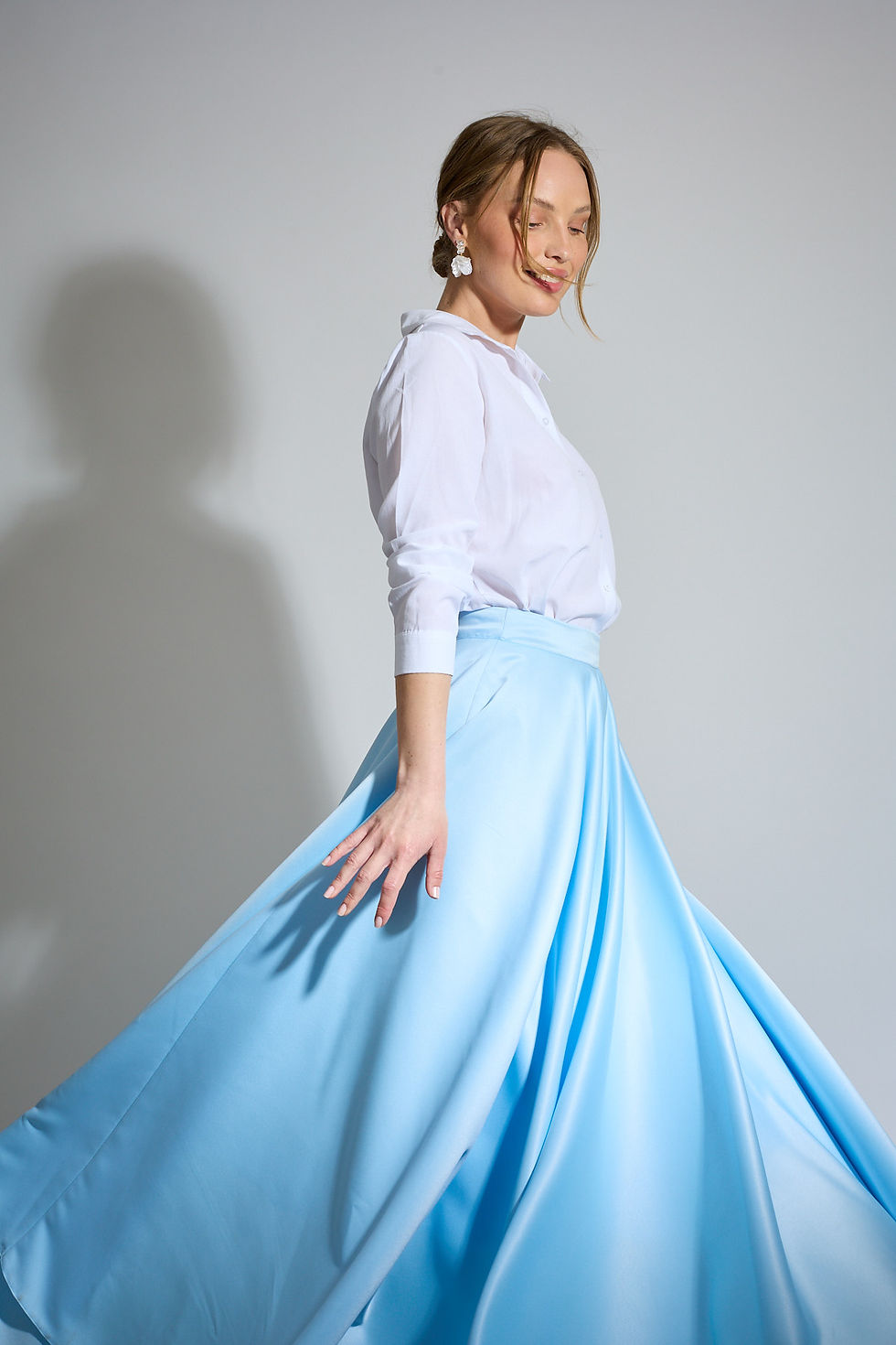 תמונה ממוזערת: חצאית paris 3 צבעים תכלת שחור לבן