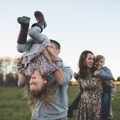 Familie hat Spaß im Freien