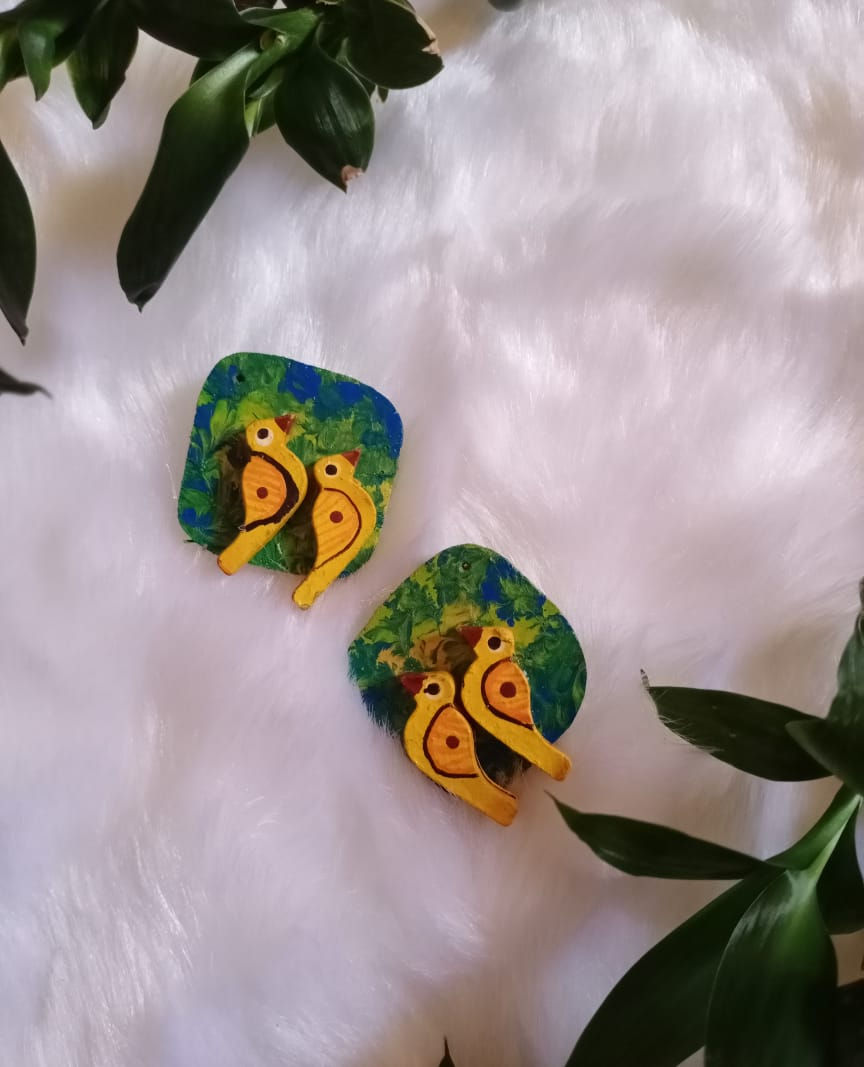 Thumbnail: Diamond shaped 3D bird earrings