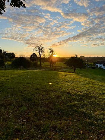 Abendstimmung auf dem Gelände des Seminarhauses UnterLinden in Wermelskirchen