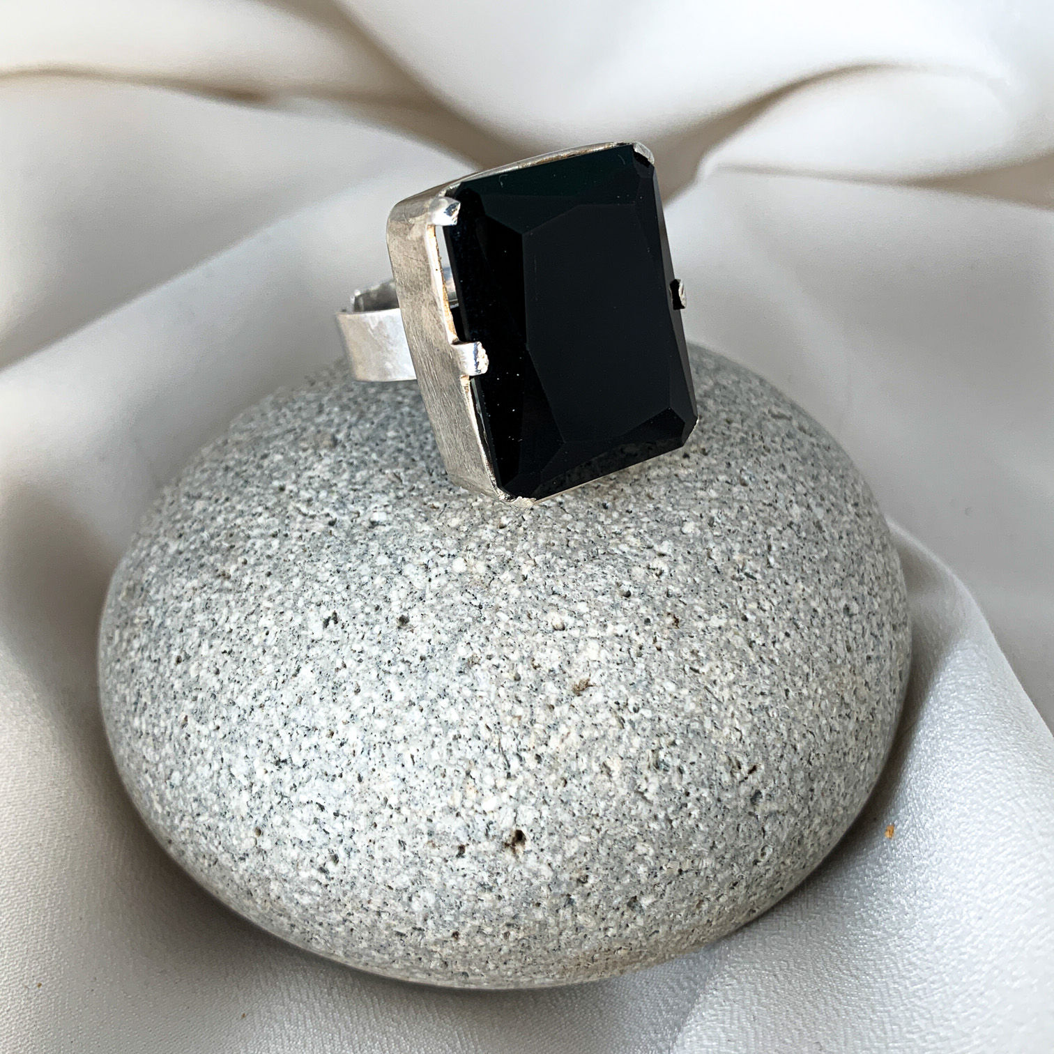 Anillo obsidiana