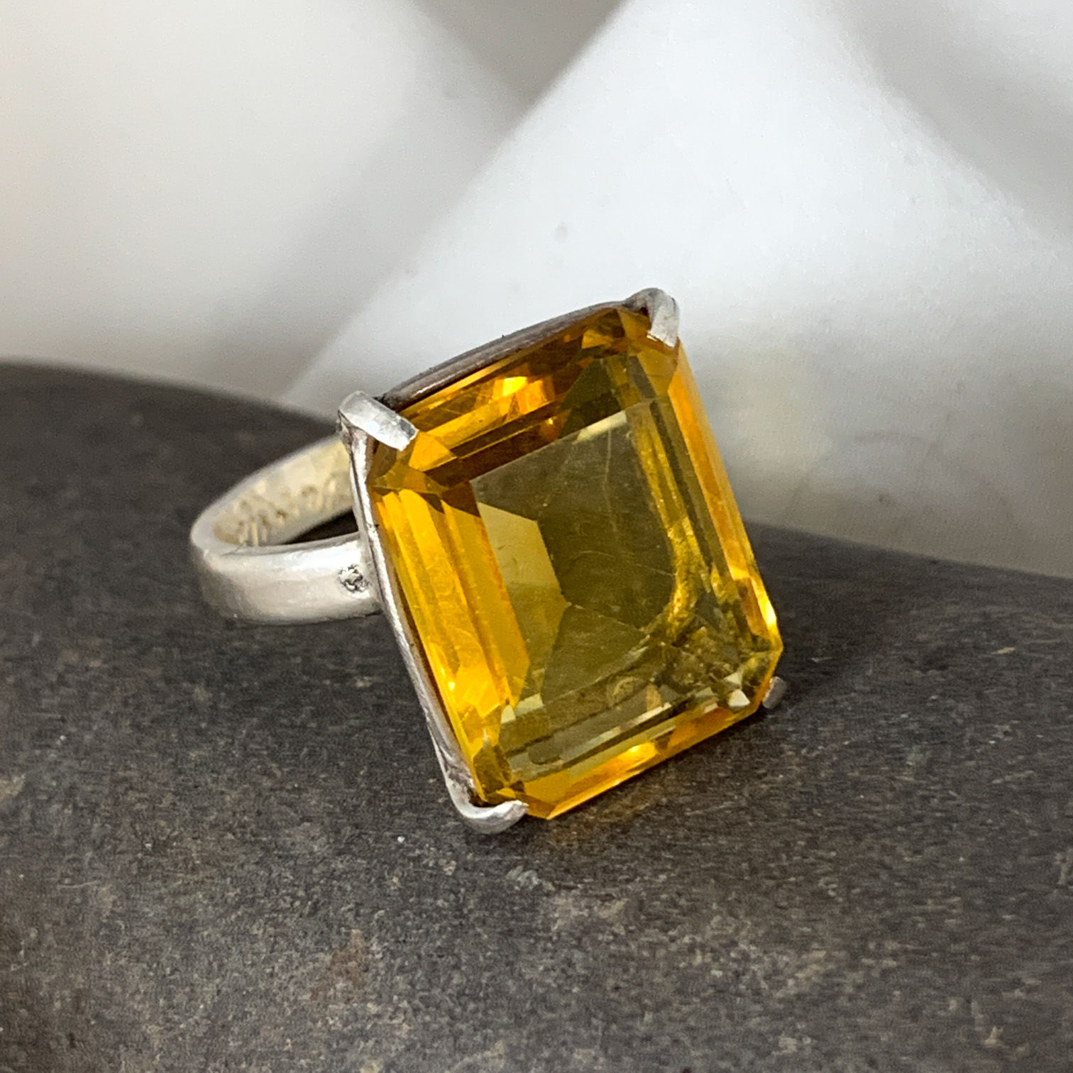 Anillo citrino rectángulo