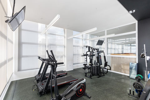 Espaço Fitness entregue equipado. Perfeito para quem deseja manter-se em movimento com praticidade. Sky, da AMX Property. Bairro Passo D'Areia, Porto Alegre, RS.