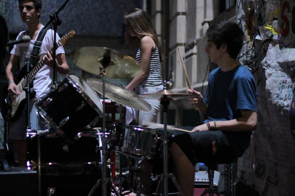 189991_4702792003921_947555831_n