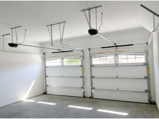 When Is it Time to Call a Sunrise Garage Door Service?