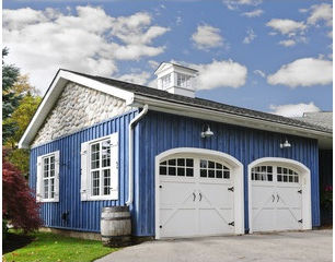 Top 4 Benefits of Working with a Professional Garage Door Service