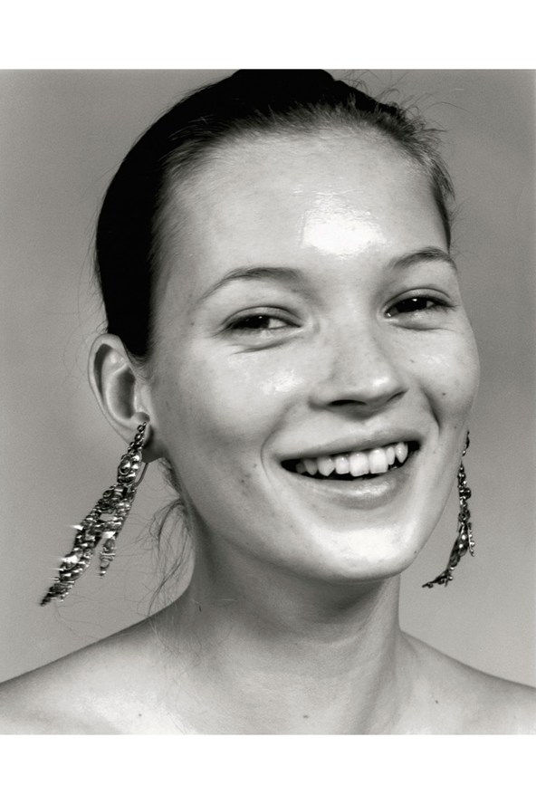 KateMossVogue_V_28jun11_Craig-McDean_b_jan97_large_592x888.jpg