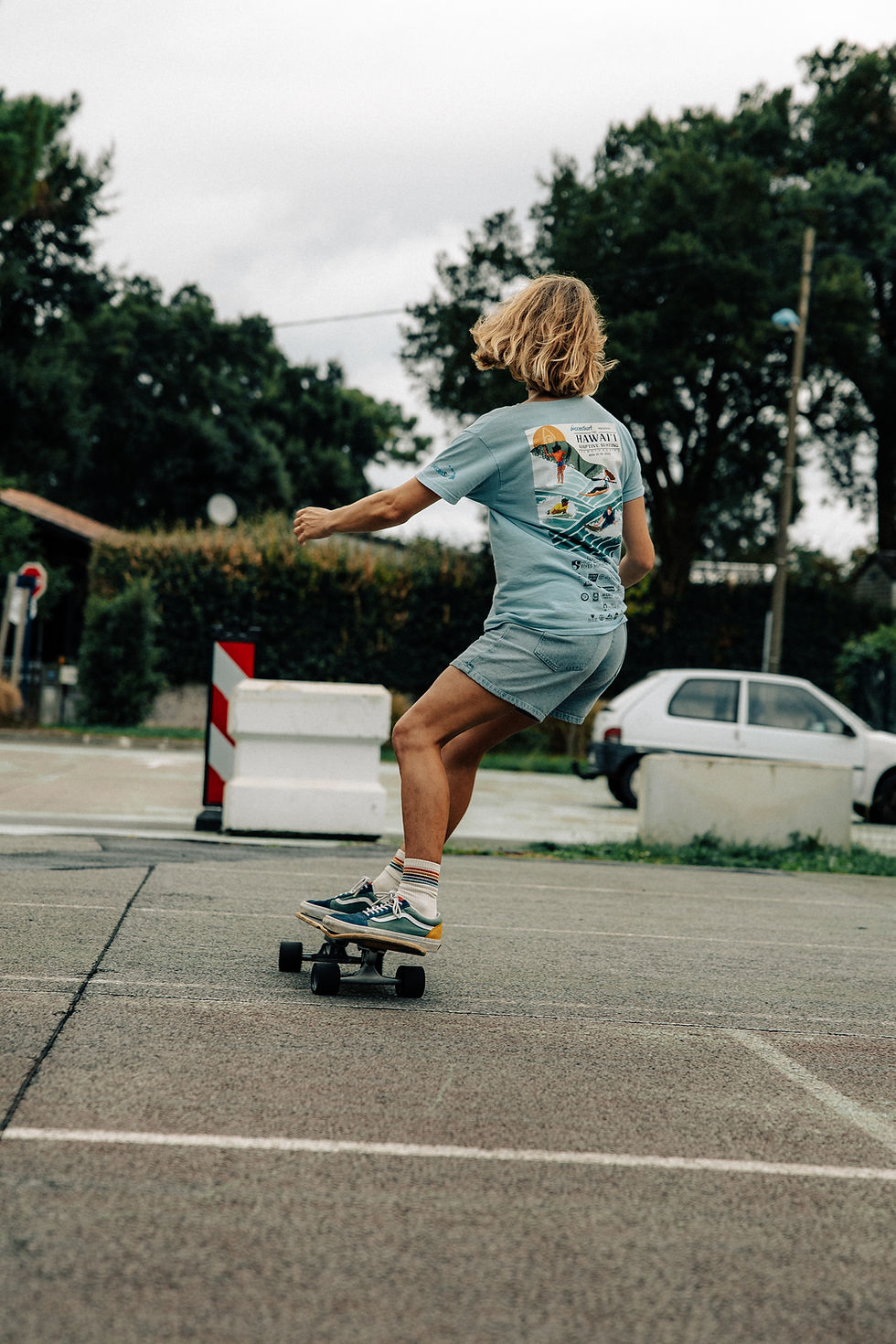 Verder oefenen op de surfskate