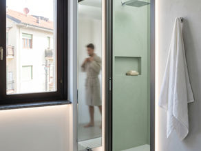 Il radiatore a specchio per il bagno: quando il riscaldamento smette di essere un compromesso
