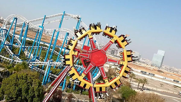 הסופרלנד הוא פארק שעשועים הנמצא במערב ראשון לציון. הפארק משתרע על שטח של 80 דונם ובו נמצאים בין היתר רכבת הרים ("הקומבה"), מתקני מים ("הקונגו" ו"מפלי האימה") וקפיצת באנג'י ("סקייקוסטר"). מתקנים בולטים: קומבה רכבת הרים לילדים גלגל ענק מפלי האימה (Log Flume) קונגו (Rapid River- Intiman) ספינת הפיראטים (Huss Weber Traum Boot) סקיי קוסטר (Sky Coaster) גראנד קניון (Supernova - Mondial) טיל (Telecombat) מכוניות מתנגשות אתר: סופרלנד | עמוד הבית