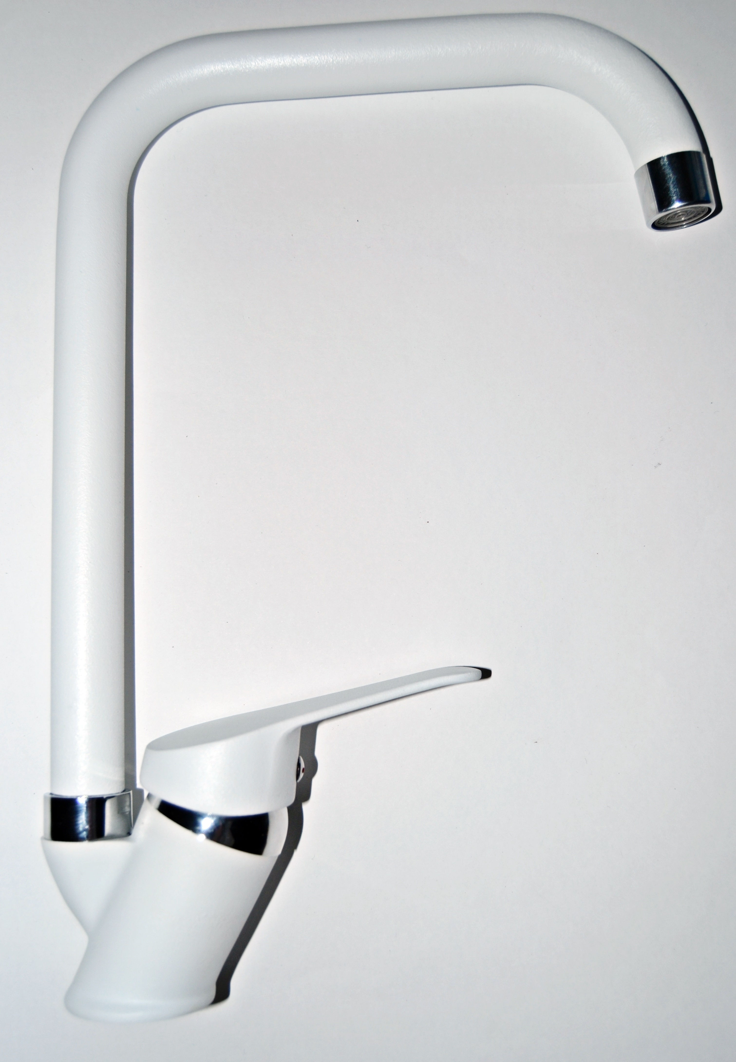 Sıcak Soğuk Çift Su Girişli Beyaz Krom Köşe Borulu Mutfak Eviye Musluğu B