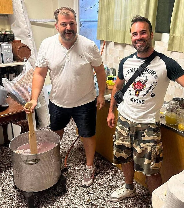 Η Ένωση Κρητών Νέας Σμύρνης έκλεισε τη μουσικοχορευτική χρονιά με δύο παραδοσιακές βεγγέρες
