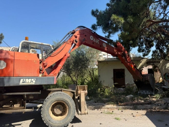 Κατεδάφιση αυθαίρετων κτισμάτων στο Ρέμα Πικροδάφνης – Παρέμβαση αποκατάστασης στο Παλαιό Φάληρο