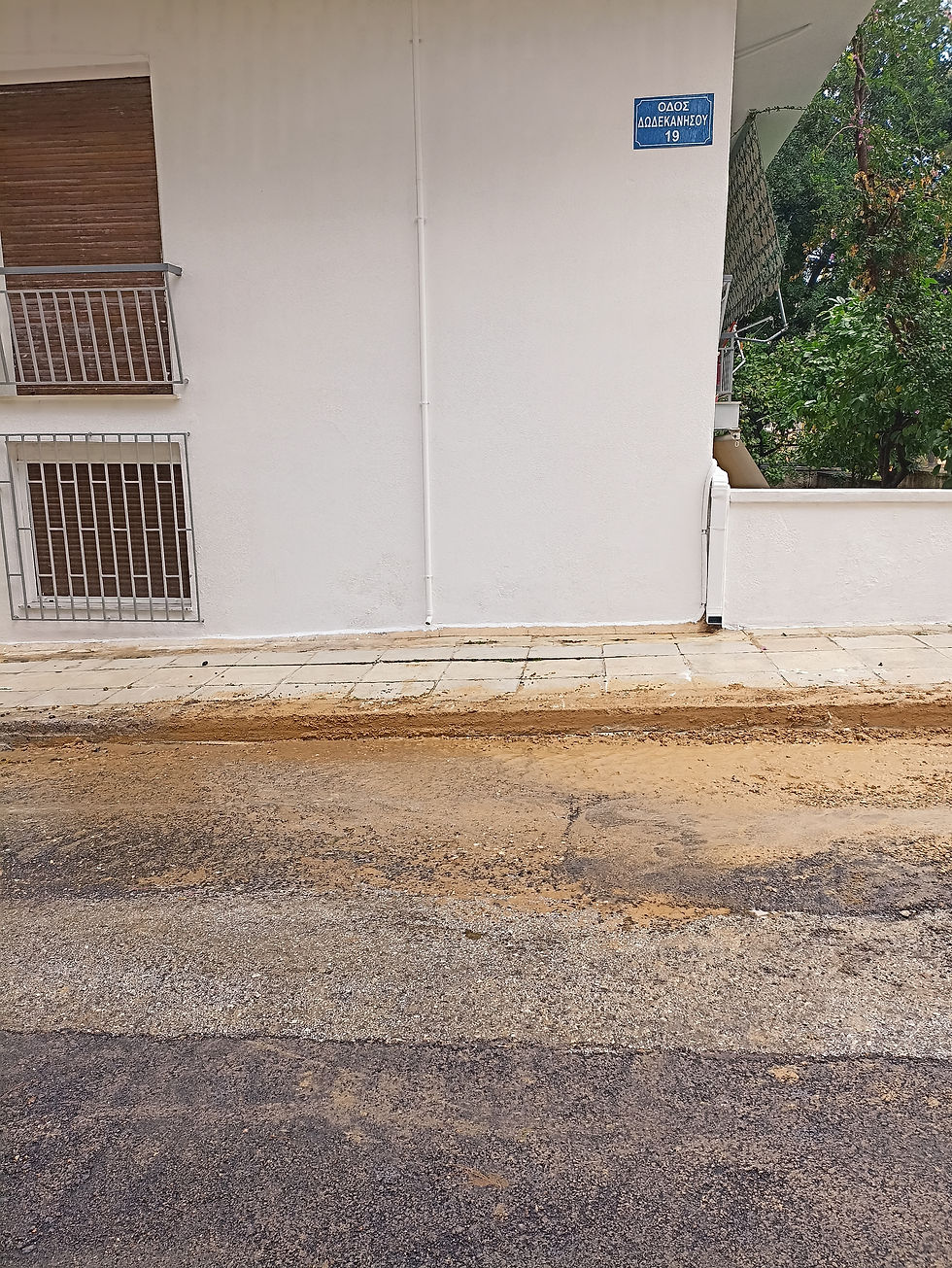 Διαρροή νερού στη Νέα Σμύρνη: Καταγγελία κατοίκου για πολυήμερη αδράνεια και εύλογα ερωτήματα