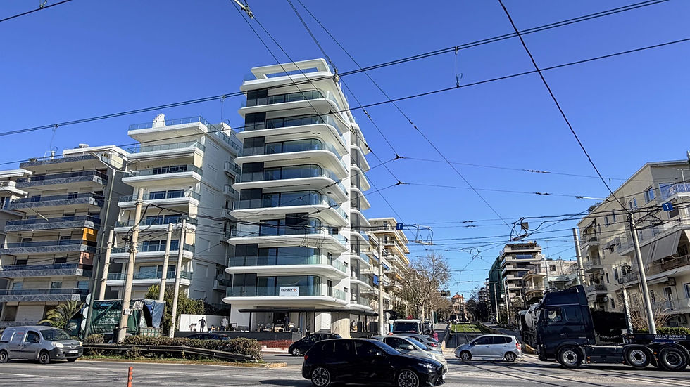 Η παραλιακή γυρίζει σελίδα: Έτοιμη η νέα πολυκατοικία στη θέση του ιστορικού «Πράπας»