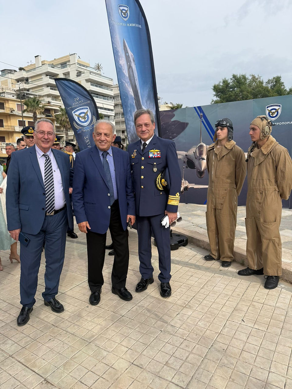 Πλήθος κόσμου στον Φλοίσβο για το airshow της Πολεμικής Αεροπορίας