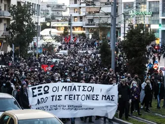 Δίκη για τις συλλήψεις στη Νέα Σμύρνη τον Μάρτιο του 2021: Μαρτυρίες για έντονη βία και αυθαίρετες συλλήψεις 