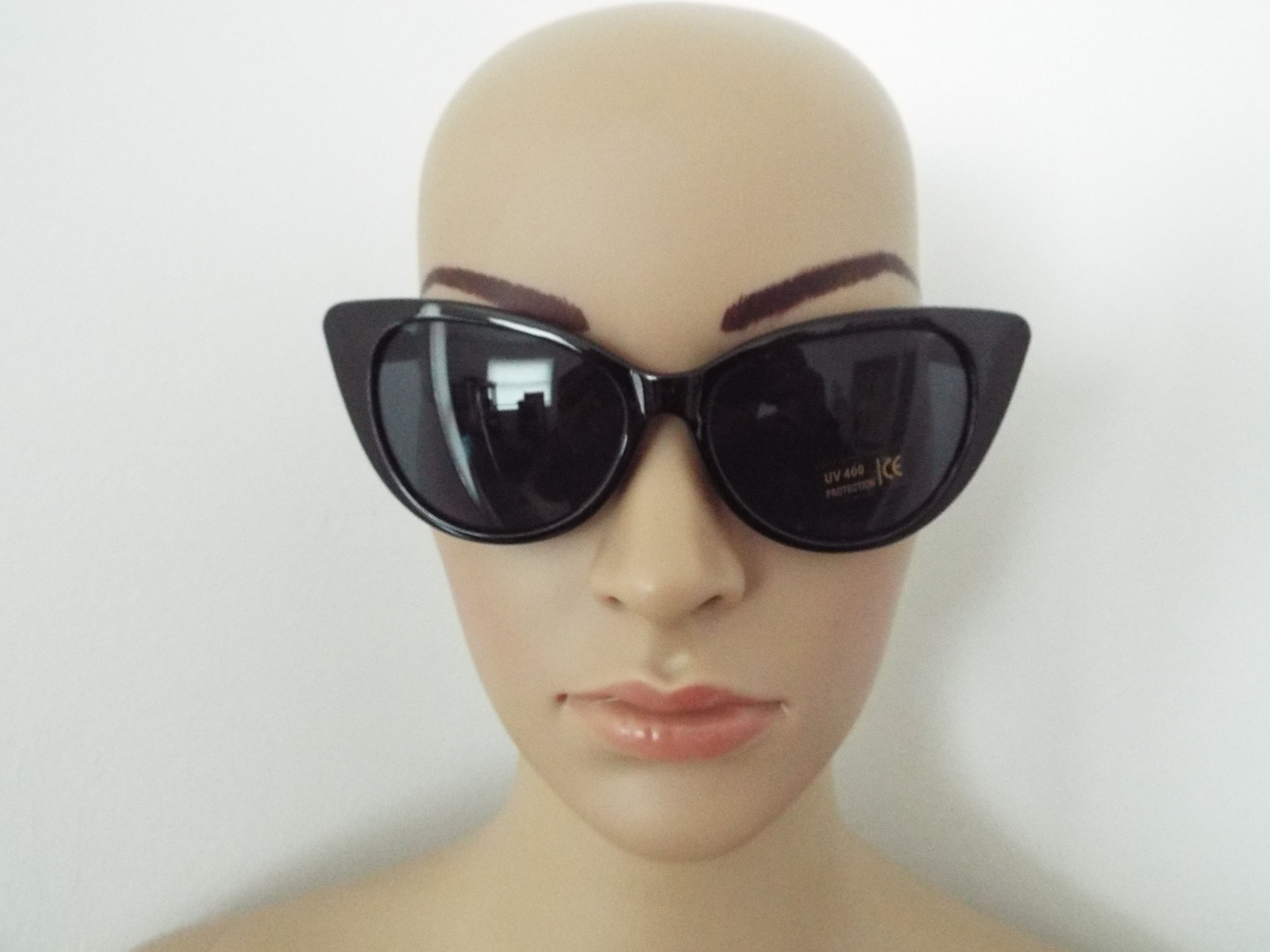 NEW: 50's Style Cat's Eye Sunglasses - Black