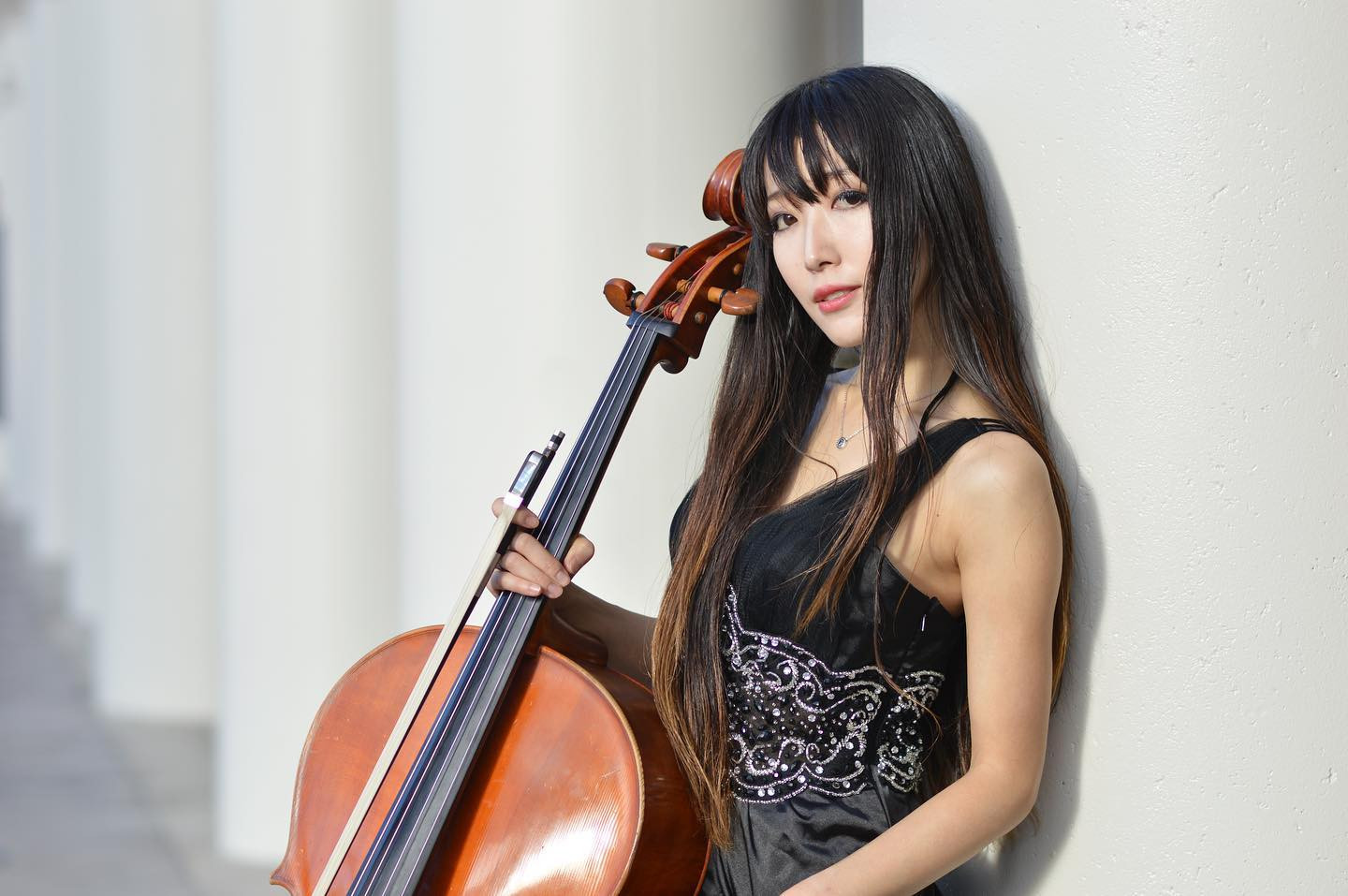 Cello, Compose, Violin : MARIKO