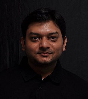 Himanshu Headshot.jpeg