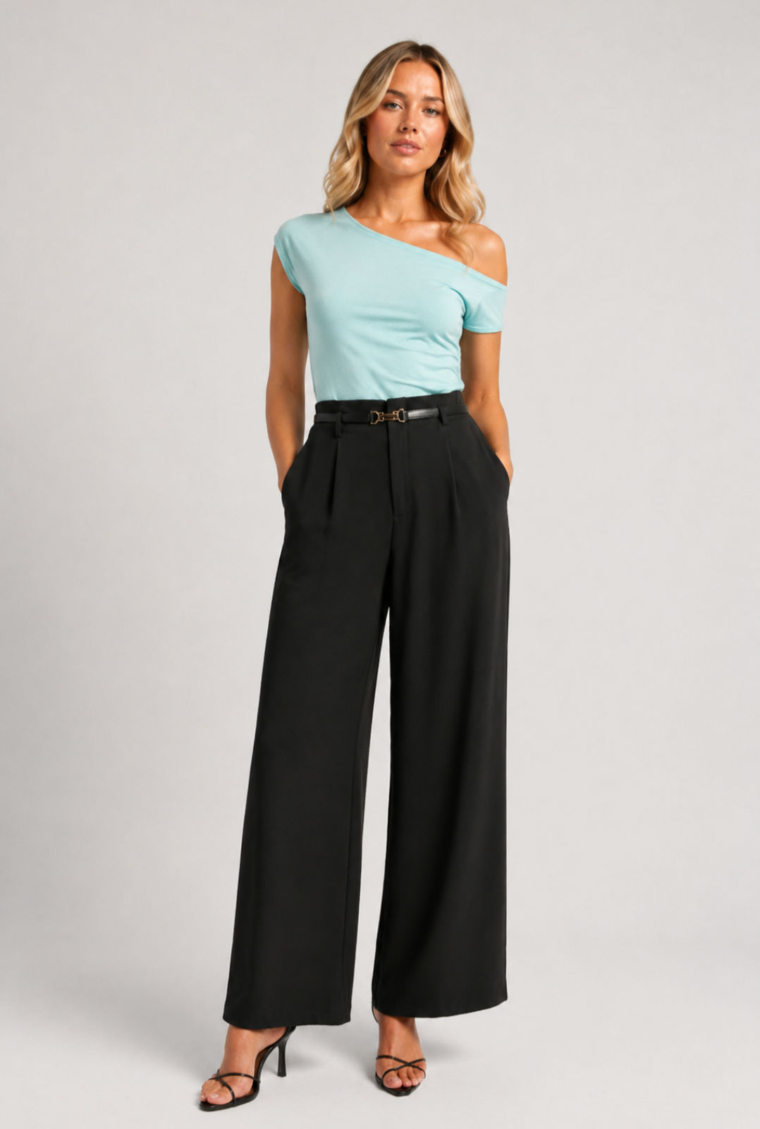 Tipped shoulder short sleeve top  in aqua