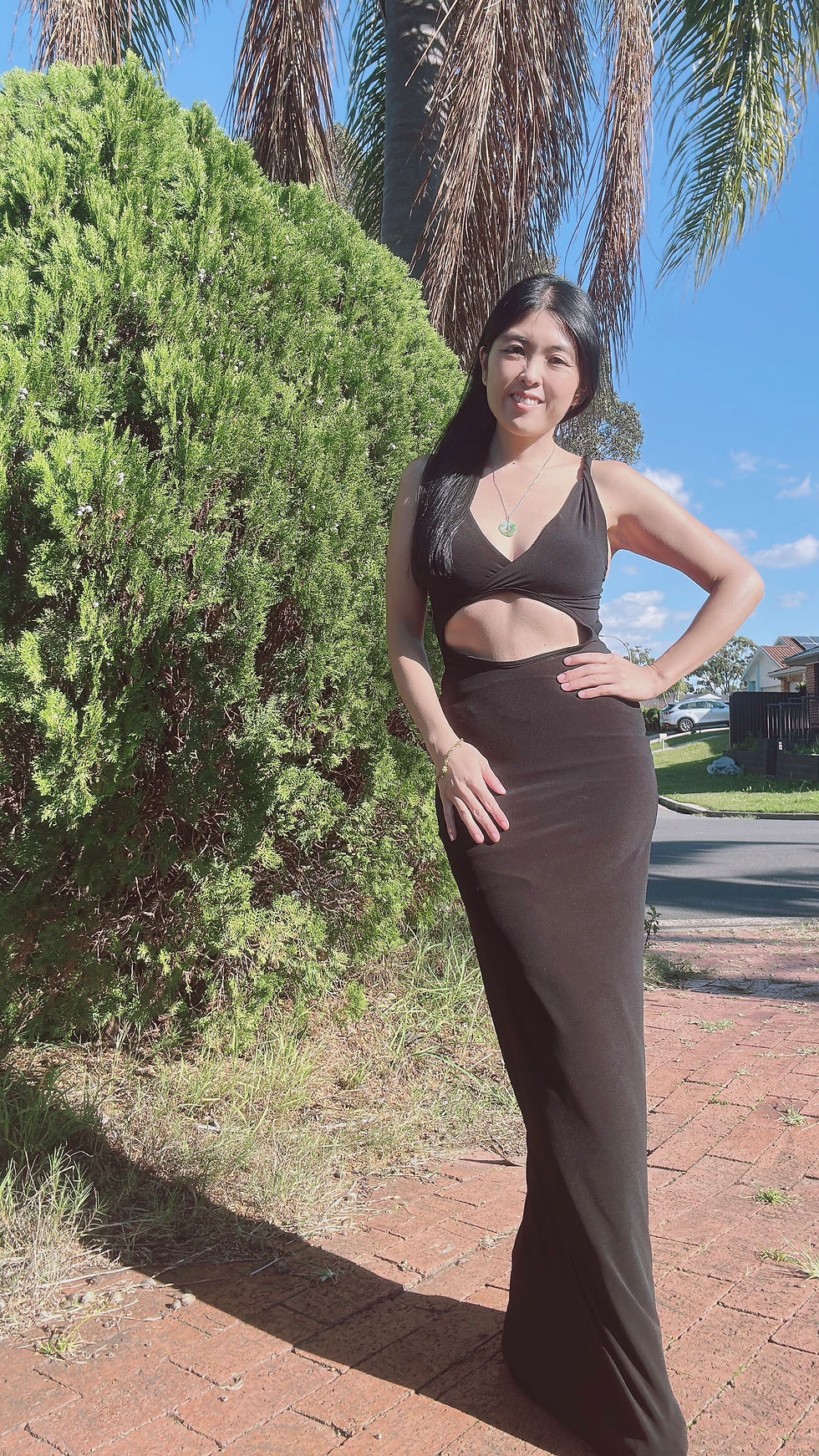 Thumbnail: Cross over keyhole maxi dress in black dr191