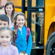 Dzieci przybyciu na szkoły