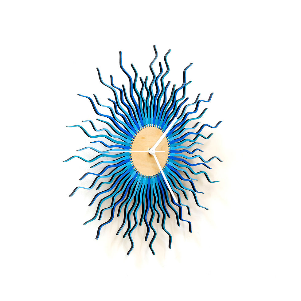 Miniaturbild: Organic midern wall clock in blue / teal 'Medusa turquoise' - left side view