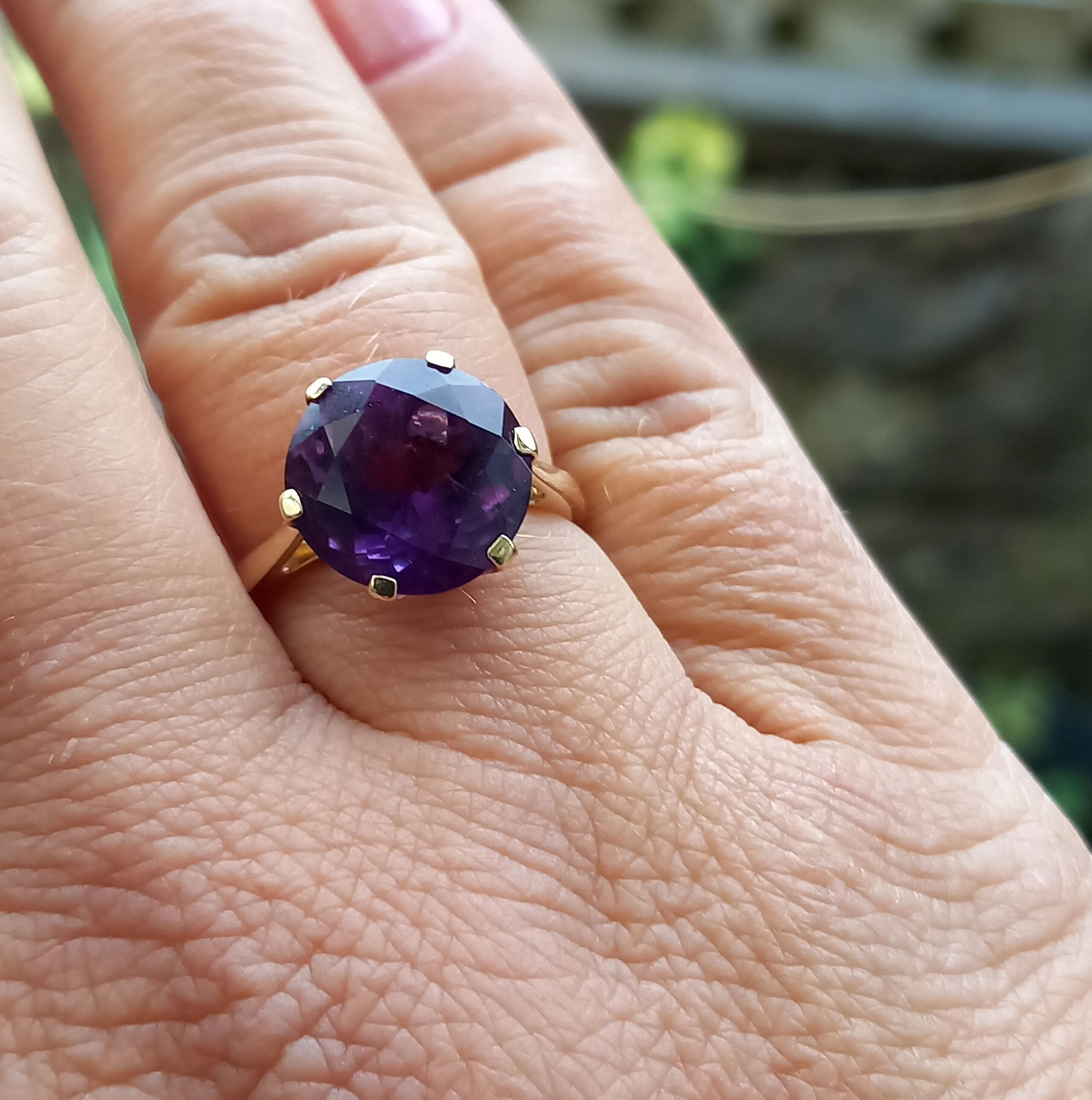12 mm round cut Amethyst ring set in 9k yellow gold