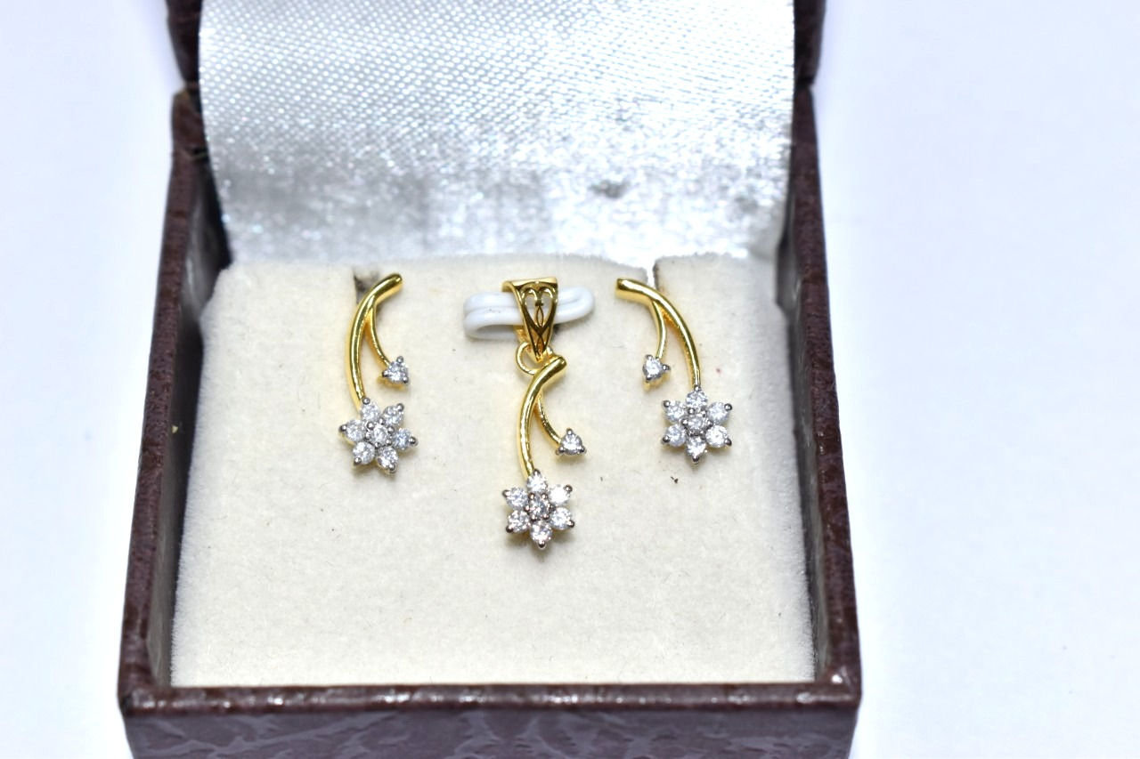 Diamond Pendant and Earrings Set in 14k Yellow Gold