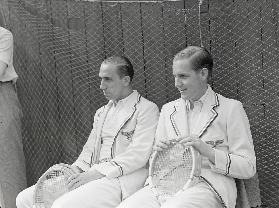 Henkel junto a su mentor y amigo, el barón Gottfried von Cramm - Foto: Getty Images