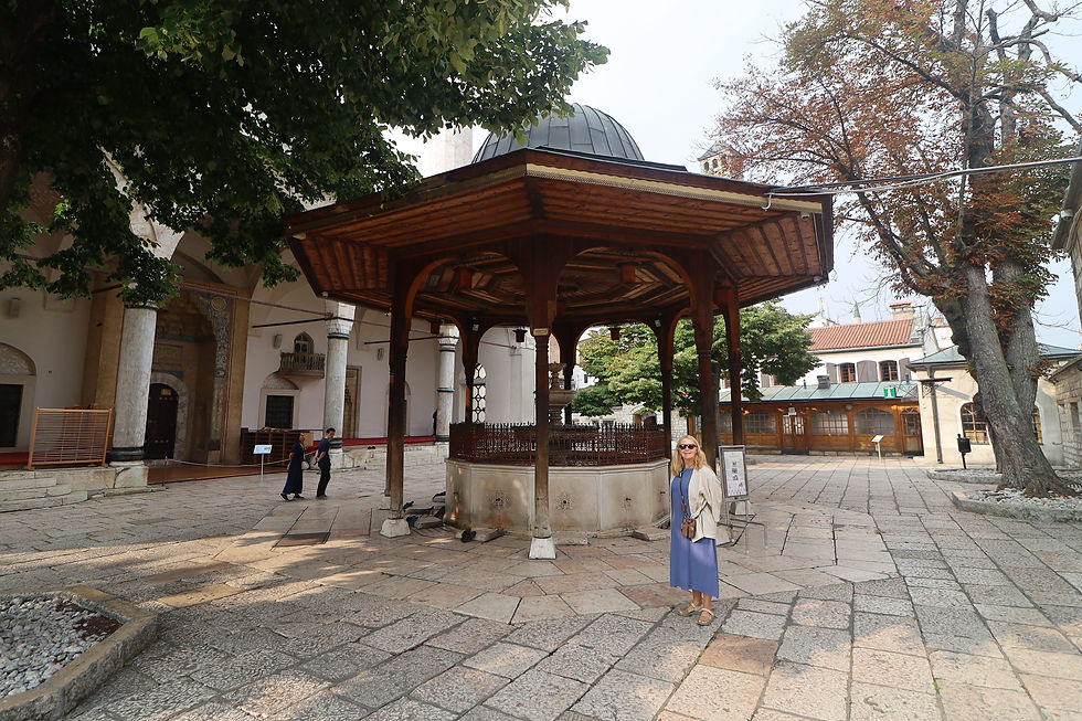 área externa da MESQUITA GAZI HUSREV-BEG