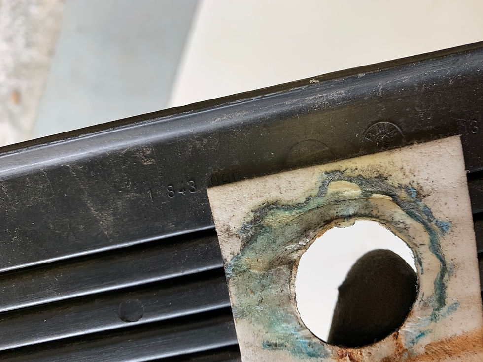 Miniaturbild: BMW E21 Heckblende