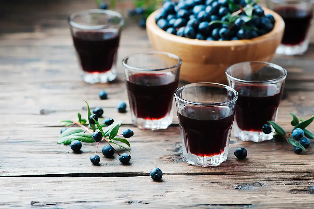 Die-Genusswelt-Lueneburg-Spirituosen-Likoerglaeser-mit-Mirto