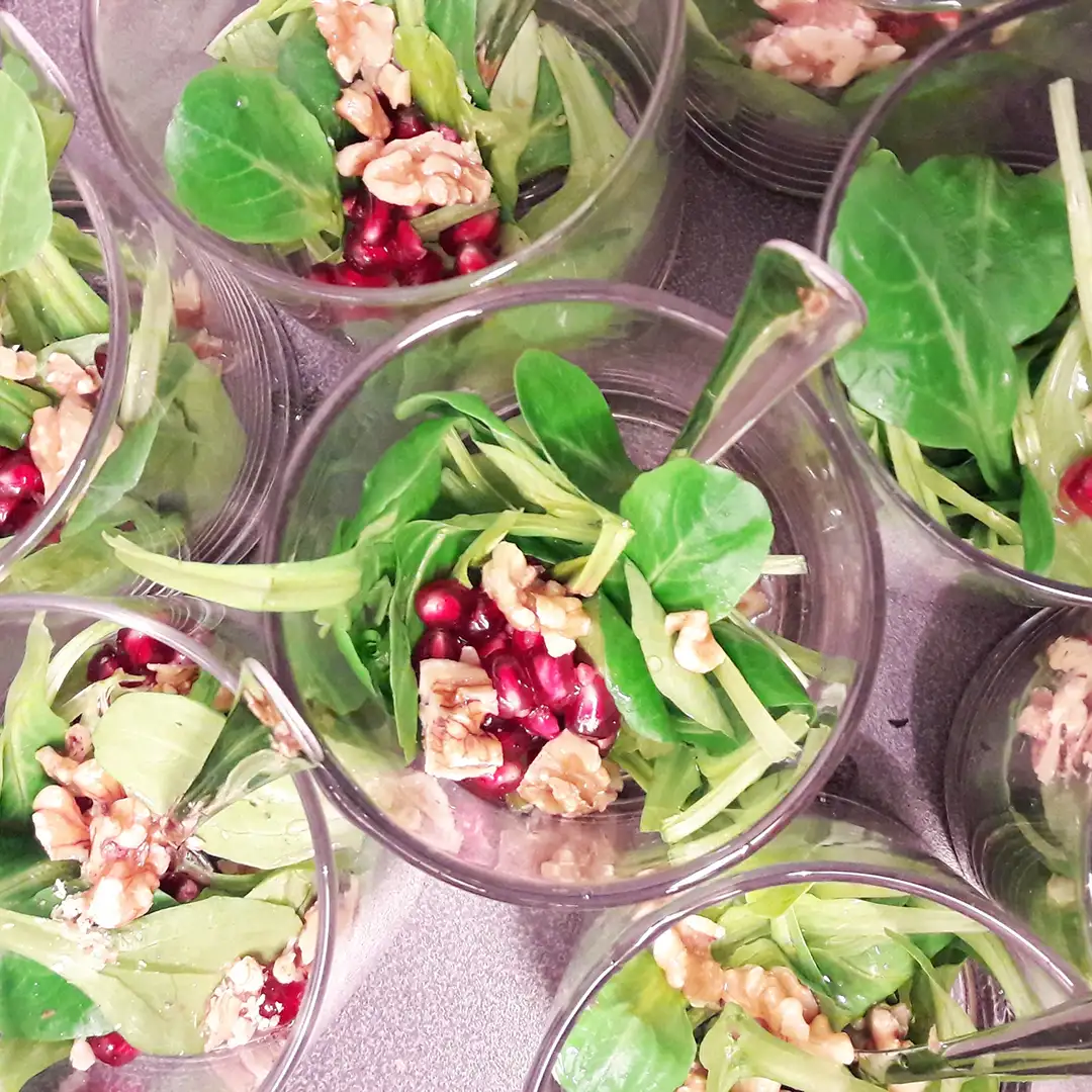 ©Die-Genusswelt-Lueneburg-Tasting-Verkostungsabend-Veranstaltung--Glaeser-mit-Salat-Feldsa