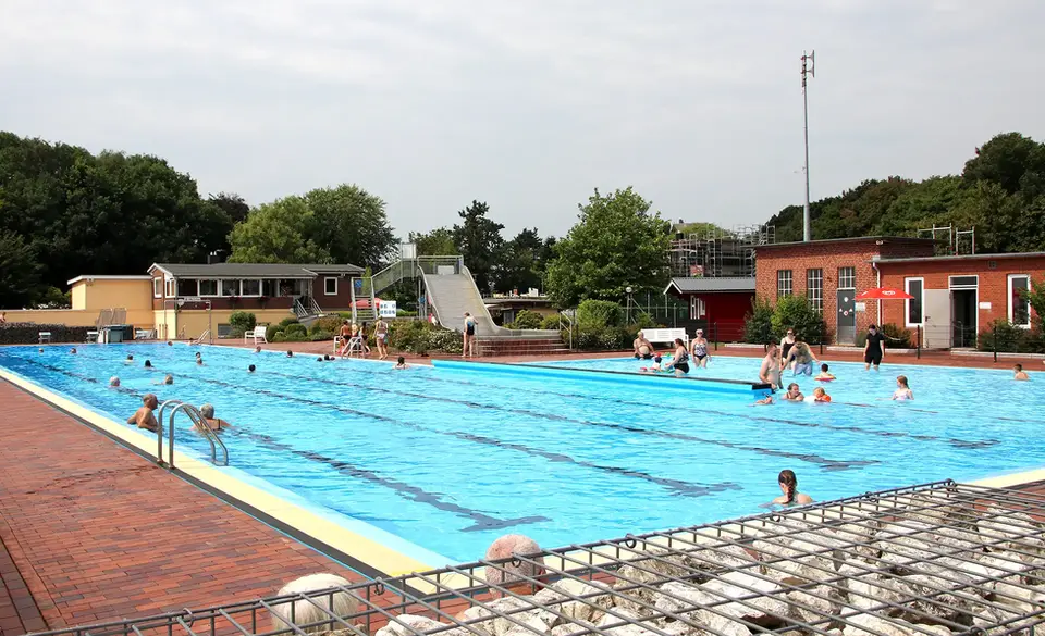 Freibad-Freizeitbad-Brunsbuettel-Jens Neumann