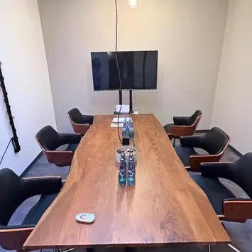 Hyrst-Delmenhorst-Coworking-Space-Besprechungsraum