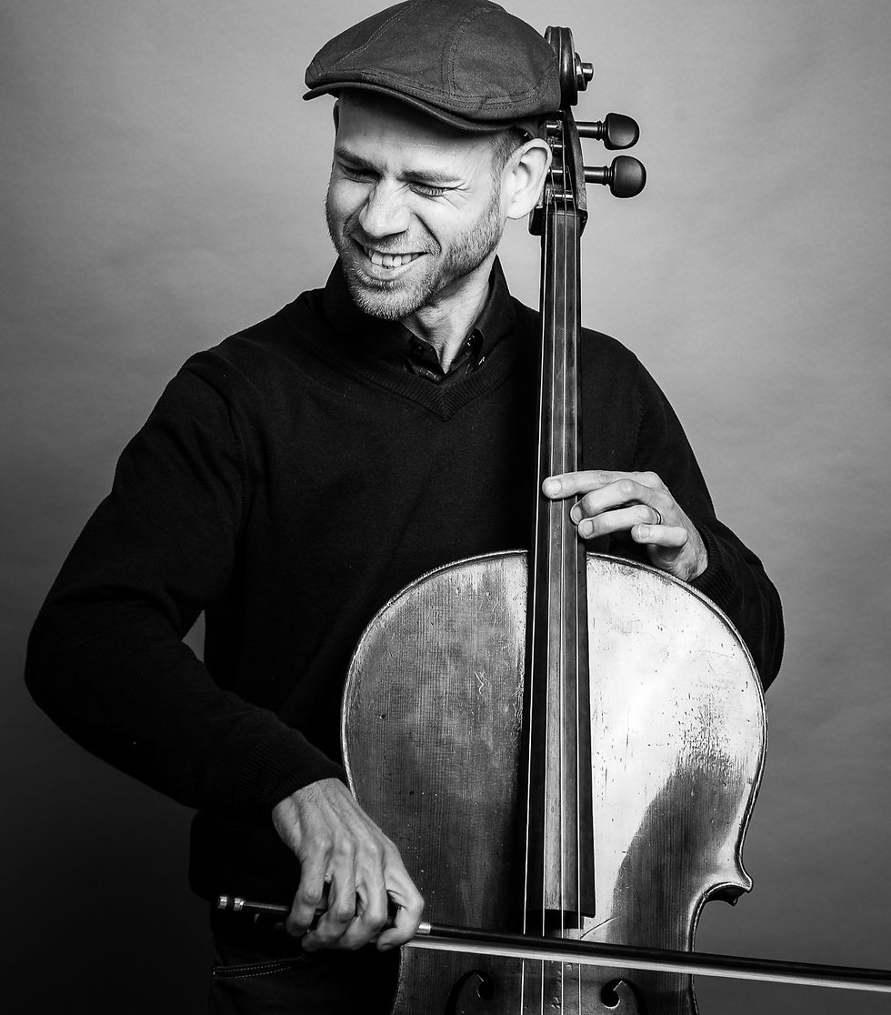 Kraftvolle Weltmusik für Cello - Vollmondkonzert mit Matthias Hübner