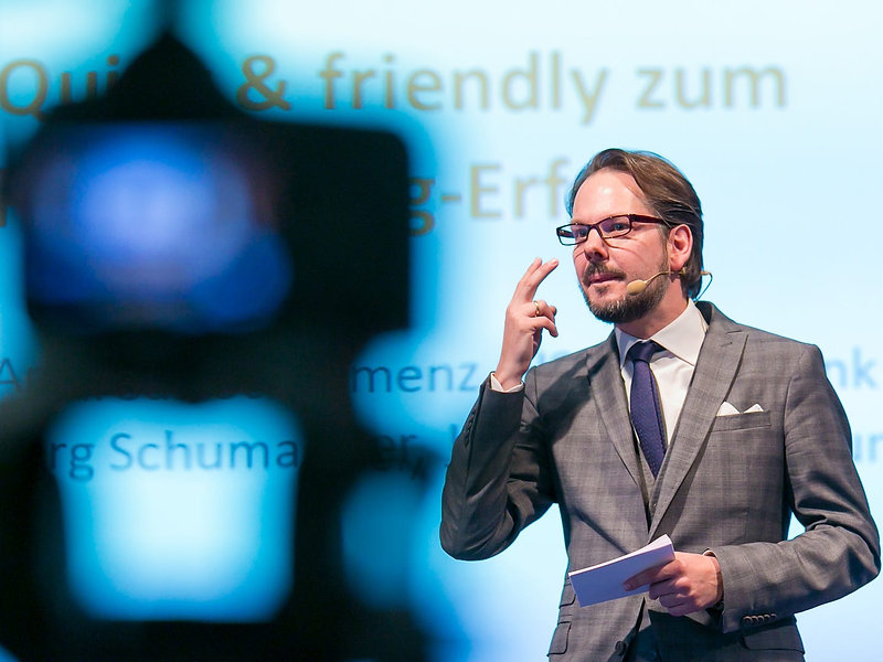 Jörg_Schumacher-neues_Stiften.jpeg