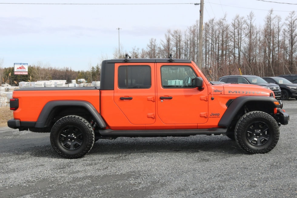 Jeep Gladiator orange, vue de côté