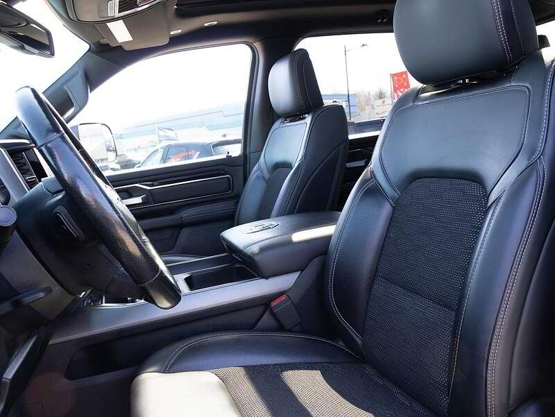 Miniature : RAM 1500 SPORT NIGHT ED. 2019 - 102 790km | Sur commande