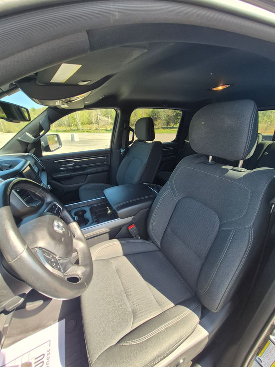 Intérieur de camion Ram 1500, sièges noirs