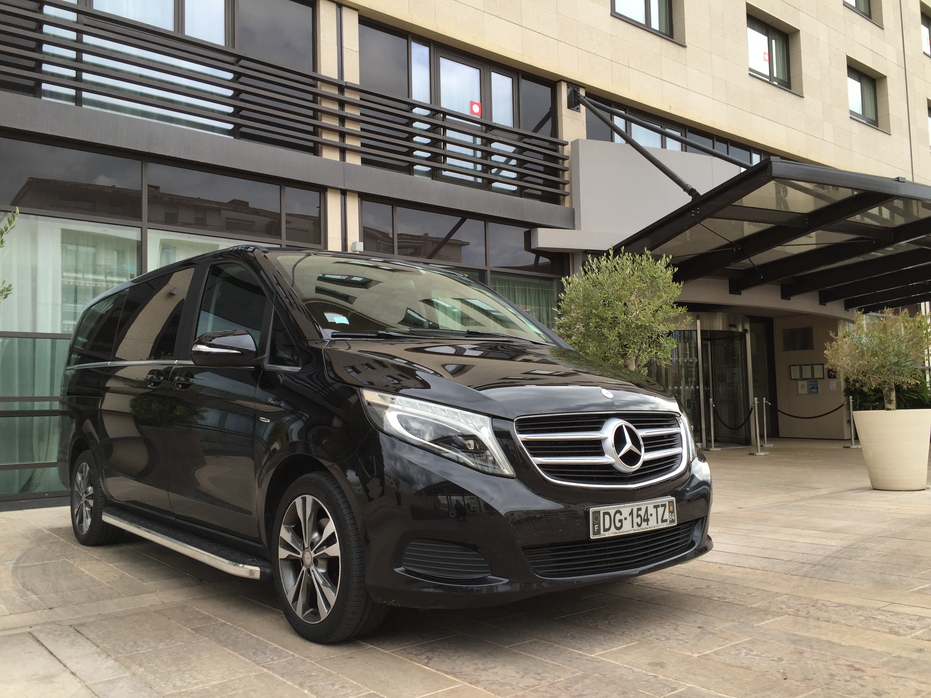 Voiture avec Chauffeur en hôtel
