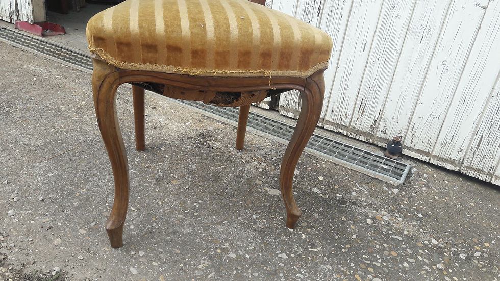 Miniature : CHAISE ANCIENNE AVEC SON TISSU - ASSISE FATIGUEE