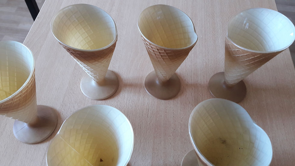 Miniature : SERIE DE 6 COUPES A GLACE EN VERRE NEUVE