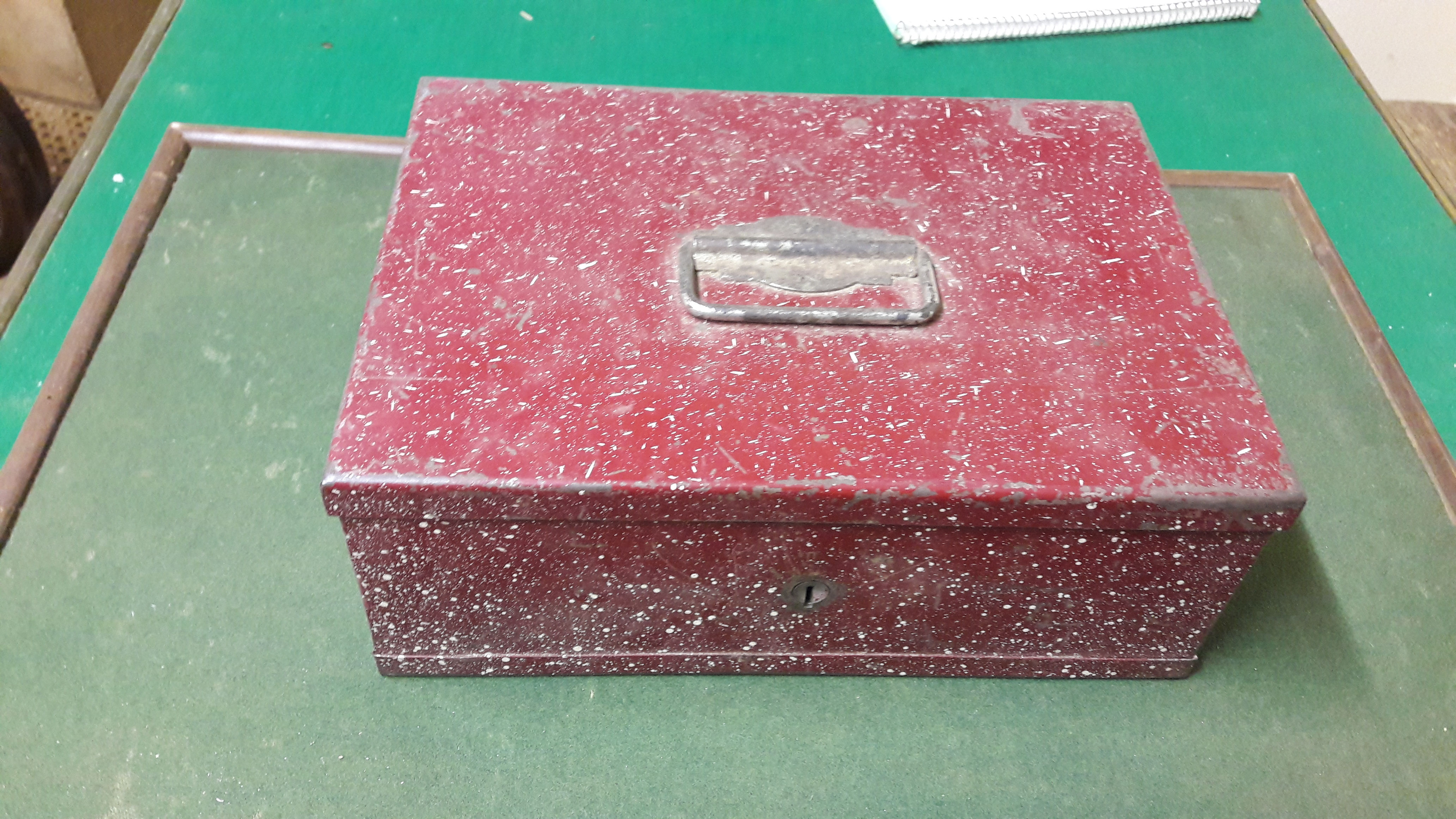 PETITE ANCIENNE CAISSE METAL