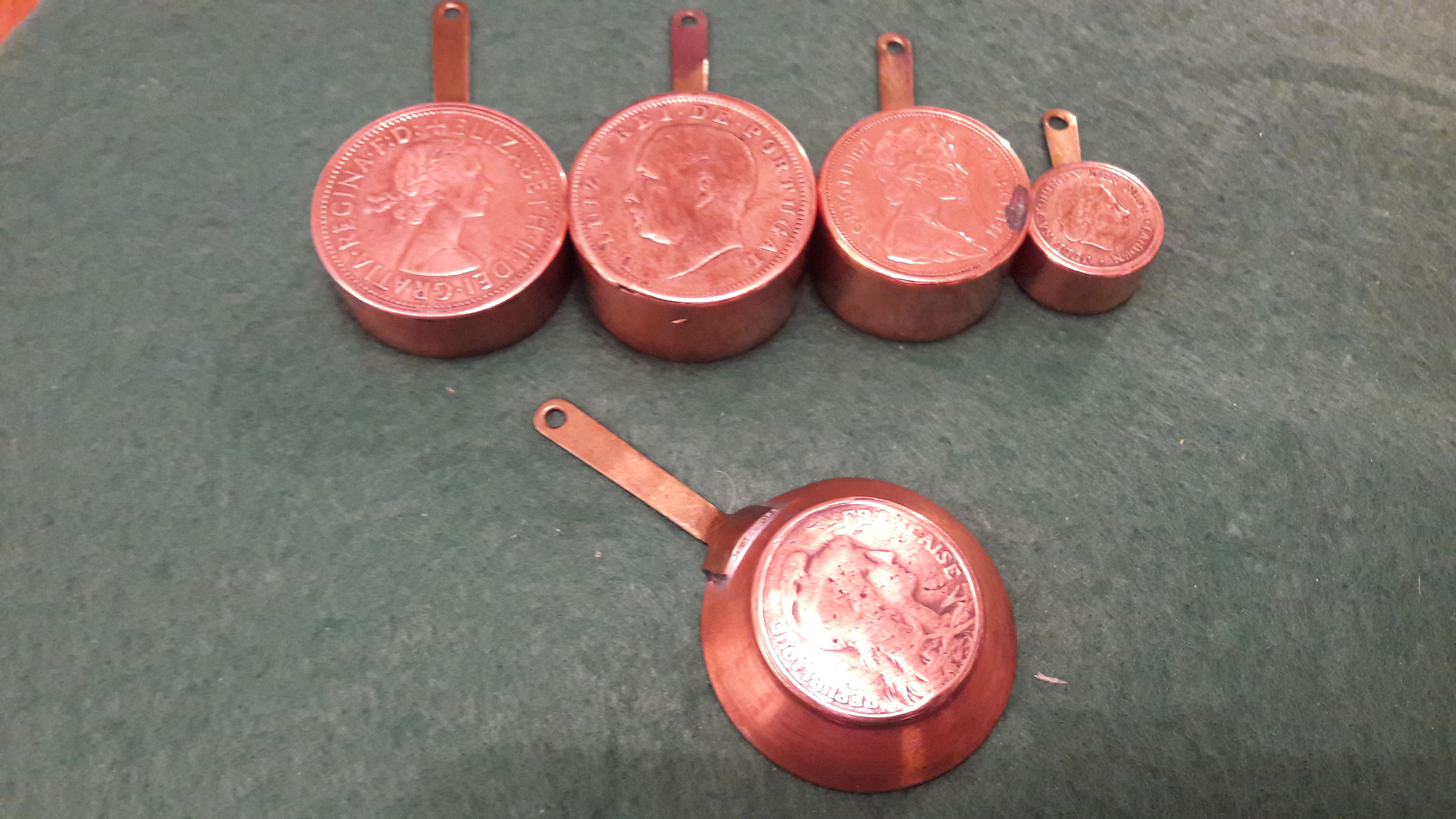 SERIE DE MINIATURES CUIVRE AVEC PIECE ANCIENNE